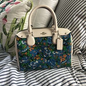 White coach bag with abstract print